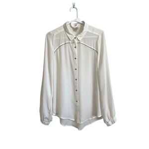 Daytrip white collar blouse w/ gold chain detail lightweight button. Size Med